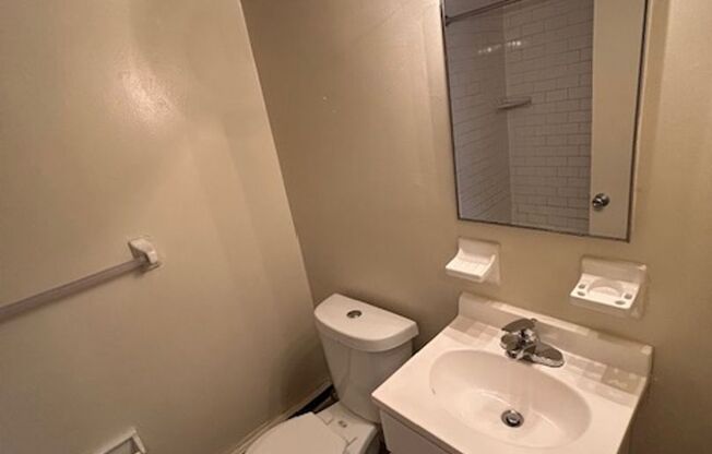 2 beds, 1 bath, 820 sqft, $1,460, Unit D03