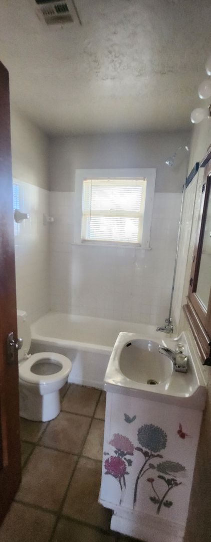 3 beds, 2 baths, $850