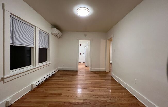 1 bed, 1 bath, 700 sqft, $894, Unit 106 E. 8th Ave, Apt 1R