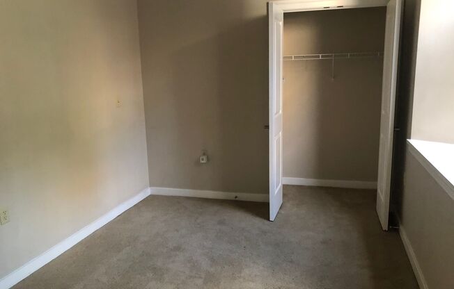 2 beds, 2 baths, 2,000 sqft, $2,200