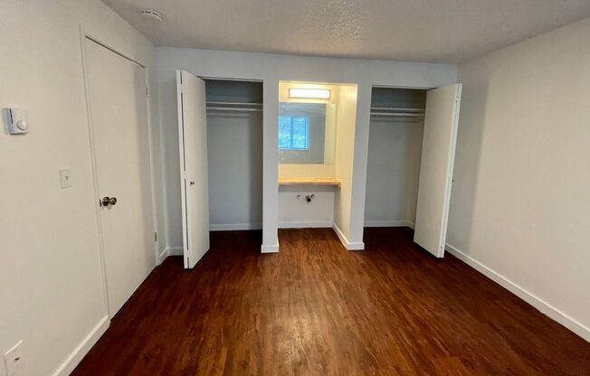 2 beds, 1 bath, 780 sqft, $1,155, Unit 21