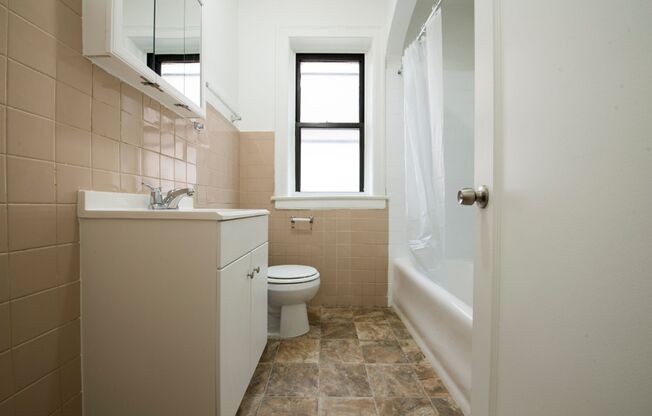 7701 S Yates