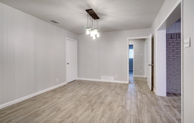 213 W DORRIS DR