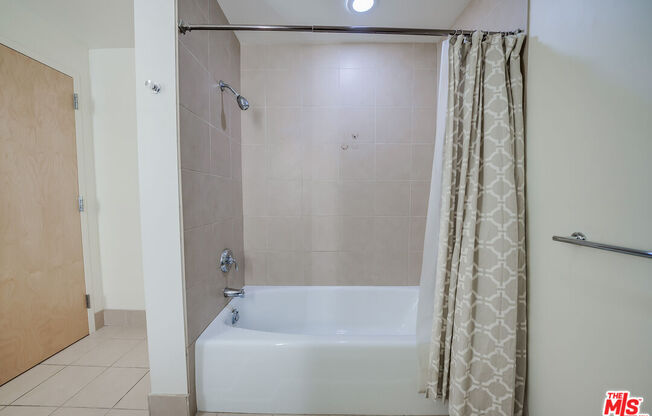 1 bed, 1.5 baths, 1,200 sqft, $3,100, Unit 1115