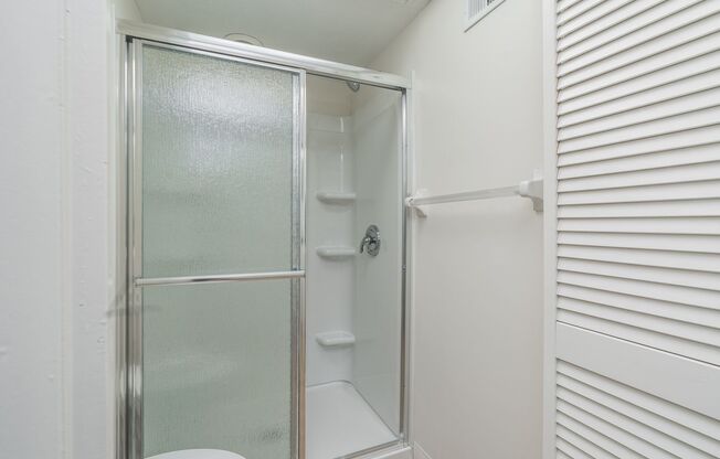 3 beds, 2 baths, 1,367 sqft, $2,000, Unit B10