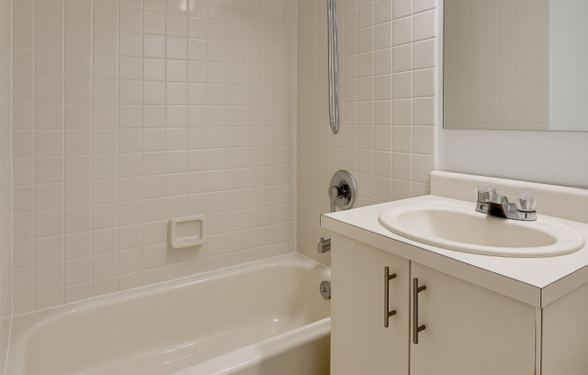 Studio, 1 bath, 600 sqft, $4,500, Unit 9G