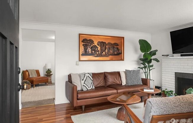 Bright & Charming 1Bed/1Bath + Den in Prime Seattle Neighborhood!