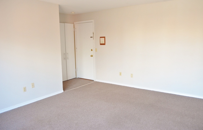 1 bed, 1 bath, 750 sqft, $1,300, Unit C8