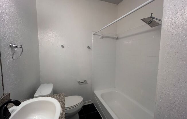 1 bed, 1 bath, 700 sqft, $1,315, Unit 214