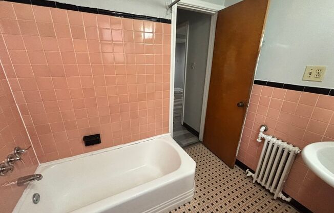 1 bed, 1 bath, 750 sqft, $1,245, Unit 6224 Fifth Ave. #A2-H