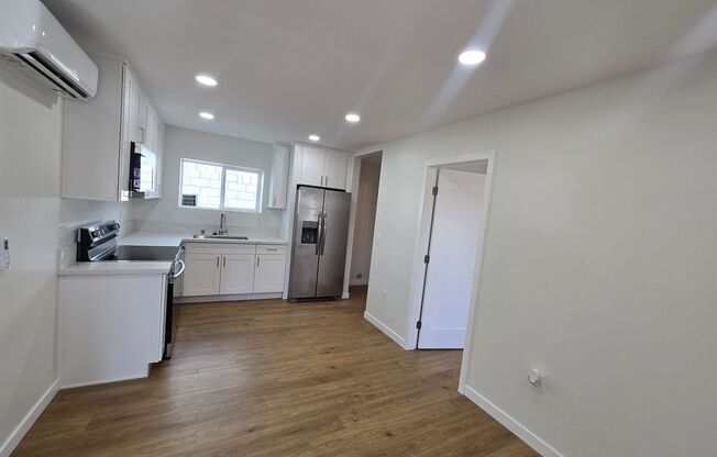 Newly Remodeled 2 bedroom in the Heart of South Park!