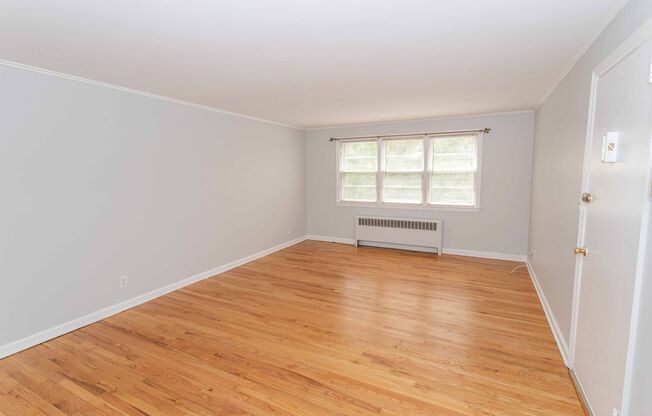 2 beds, 1 bath, $1,895, Unit V-20-2