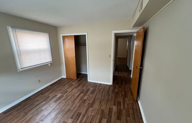 2 beds, 1 bath, $1,000, Unit APARTMENT 2