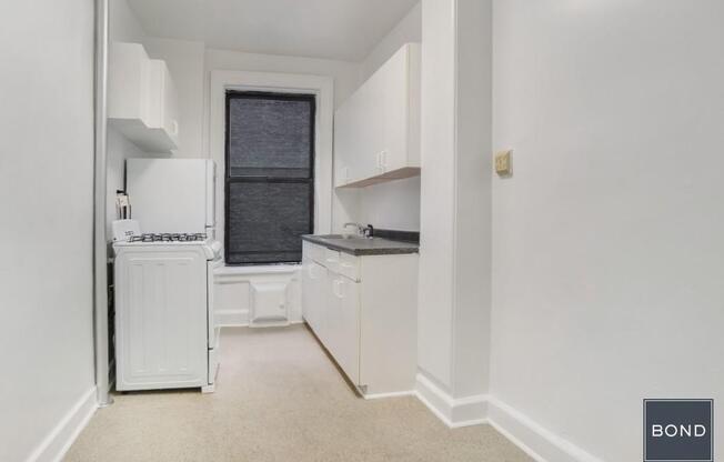 2 beds, 1 bath, $4,199, Unit 3D