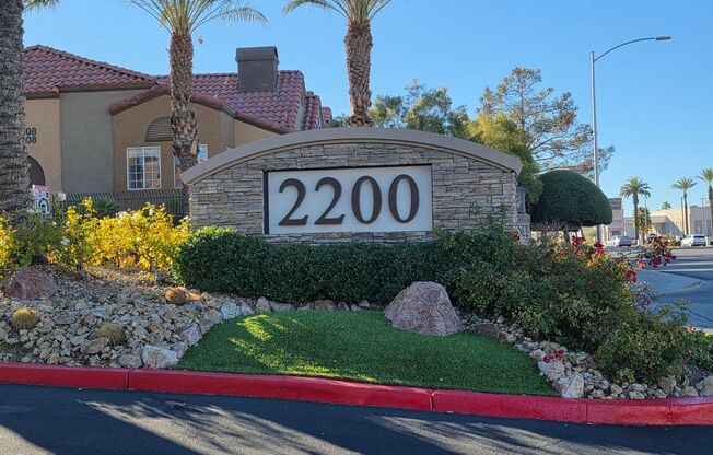 2 beds, 2 baths, $2,100, Unit #1048