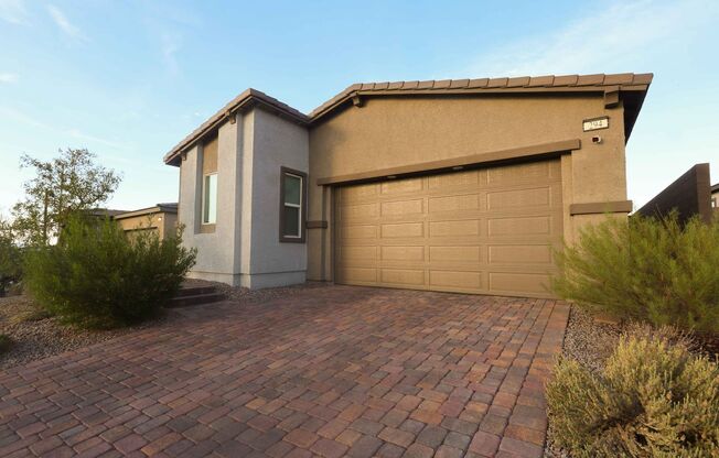 A Fabulous 2 Bedroom home with a Pool in Henderson Furnished or NOT!!!