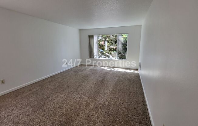 1 BD | 1 BA with Private Back Porch - SE PDX