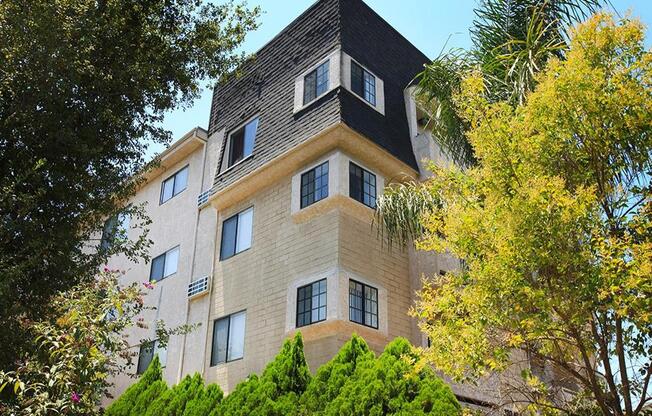 Chateau Emelita Apartments