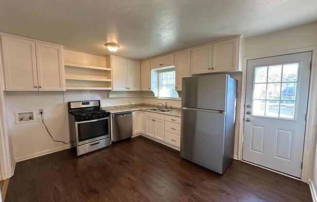 2 beds, 1 bath, 1,235 sqft, $1,550, Unit 1729 Mariposa Dr