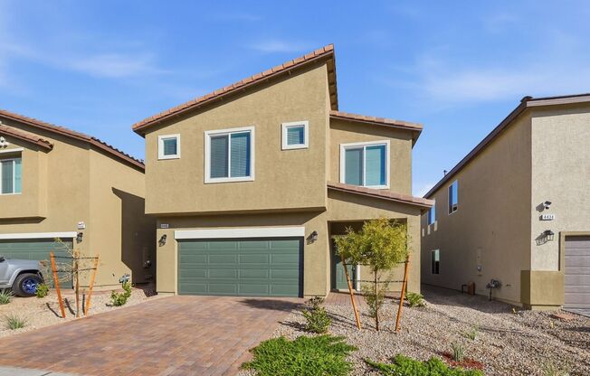 Spacious 5 Bedroom with Downstairs Guest Suite & Loft * Pet Friendly