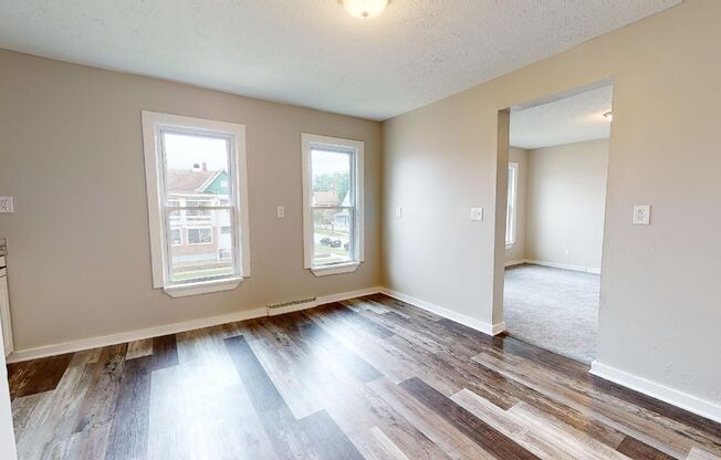 2 beds, 1 bath, $850, Unit Front Up