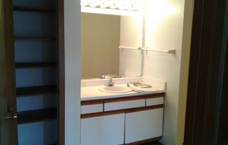 1 bed, 1 bath, 861 sqft, $885, Unit 2727-305