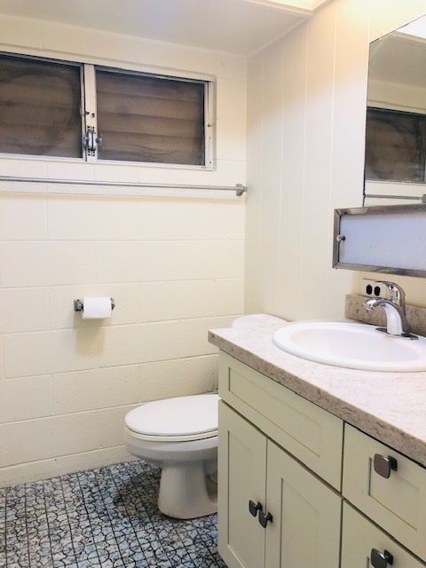 Utilities Included / 2 Bedroom,1 Bathroom, 1 Parking (Liliha, Lower Alewa Heights)