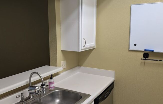 Creekridge - Hyde Park - 45 / Duval - Exclusive 2bd / 2ba - Gated - W/D - $1900