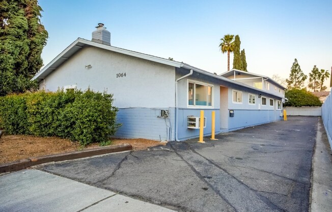 1064 N ESCONDIDO BLVD