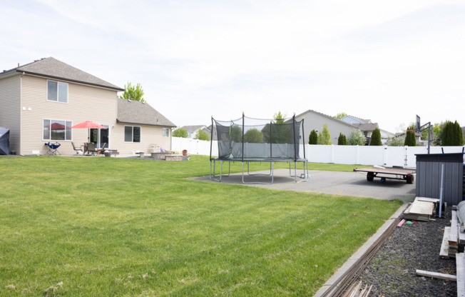 2275 W FREELAND DR