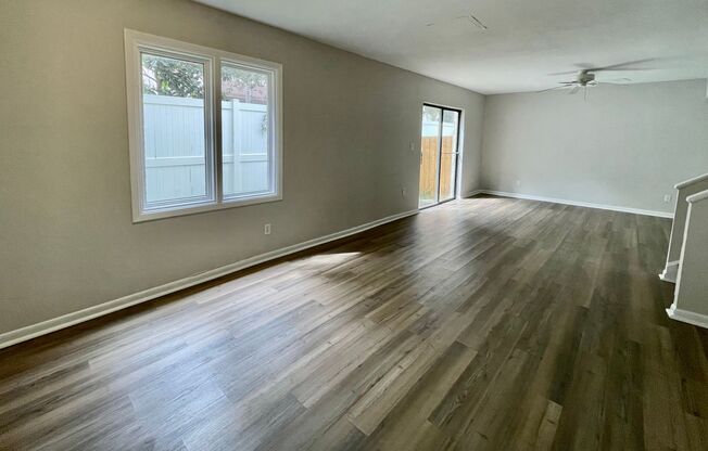 2 BEDROOM 1 BATHROOM CONDOMINIUM IN OAK BRIDGE RUN !!!