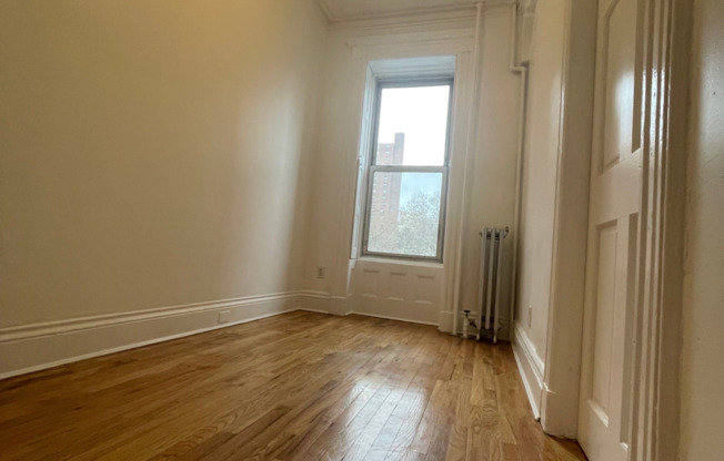 1 bed, 1 bath, $3,000, Unit 3