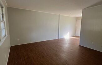 2 beds, 1 bath, $930