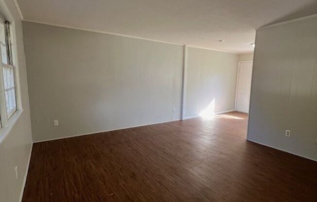 2 beds, 1 bath, $930