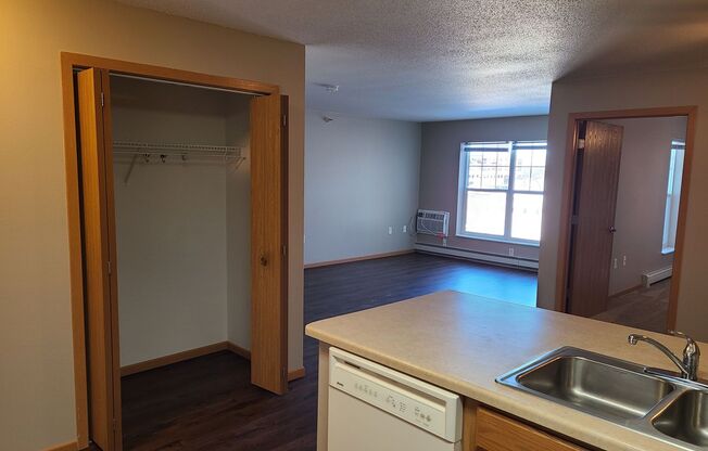 2 beds, 1 bath, 1,025 sqft, $1,550, Unit 420-405