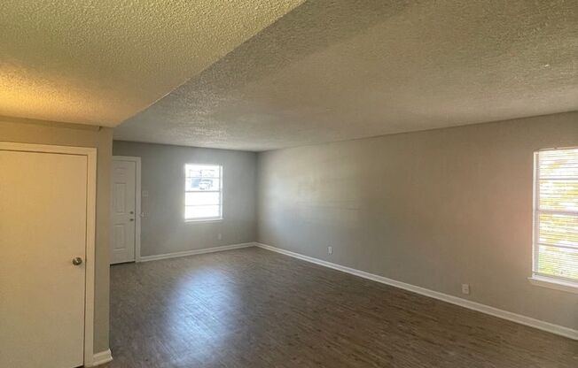 2 beds, 1.5 baths, 1,152 sqft, $1,100, Unit Apt #06