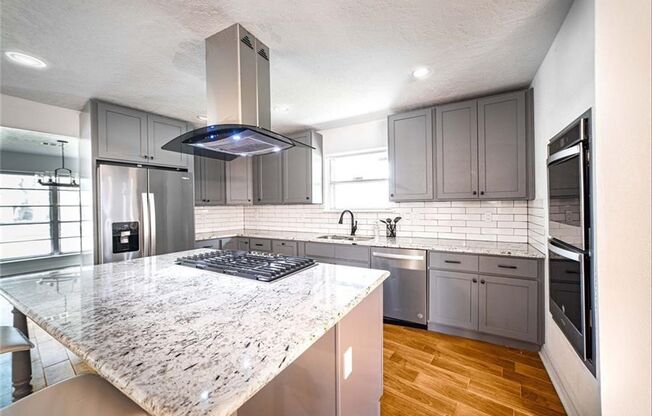 Newly Renovated 4-bedroom Home Inside the Loop
