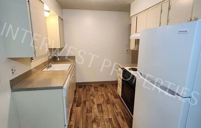 2 beds, 1 bath, 864 sqft, $1,450, Unit 020