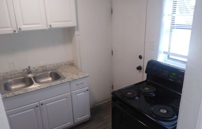 2 beds, 1 bath, 800 sqft, $850, Unit 110 A