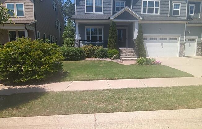 Beautiful 5 bed 4.5 bath in Holly Springs!