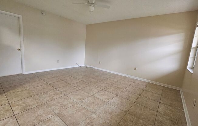 1 bed, 1 bath, 620 sqft, $895