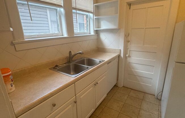 1 bed, 1 bath, $1,195, Unit Apt 5