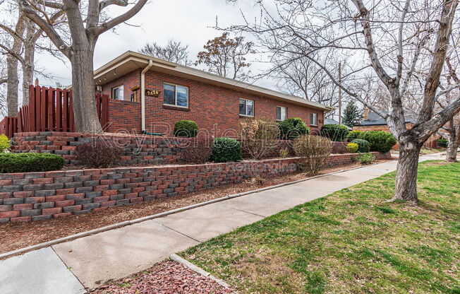 2424 W 35 AVE