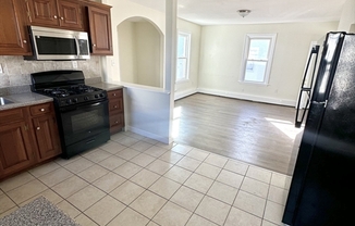 2 beds, 1 bath, 920 sqft, $1,850, Unit 2