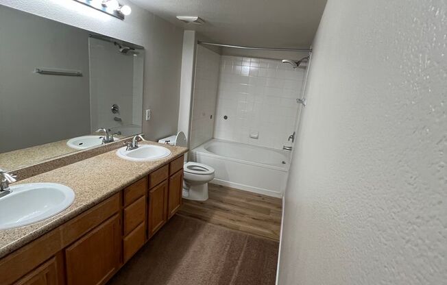 3 beds, 2 baths, $1,710, Unit # 2072