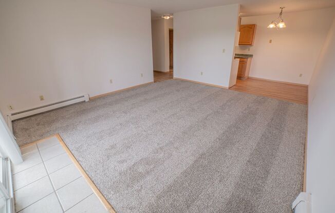 2 beds, 1 bath, 905 sqft, $799, Unit 122