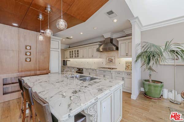 4460 Wilshire Blvd Apt 403