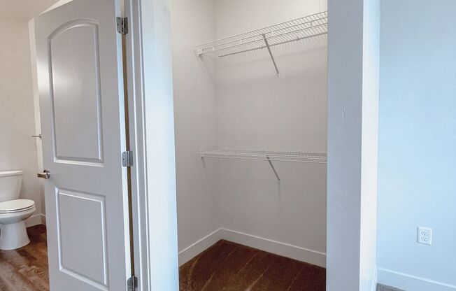 2 beds, 2 baths, 946 sqft, $1,299, Unit 530