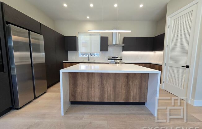 Brand New Build - 2/2 Cottage, Fenced Yard, Quartz Kitchen, W/D