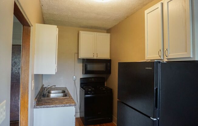 1 bed, 1 bath, 650 sqft, $850, Unit 1741 K St-C3